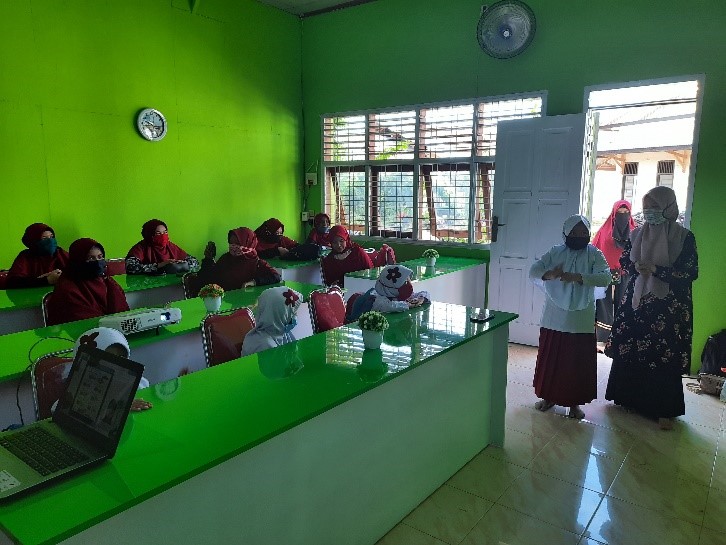 DOSEN FAKULTAS KEPERAWATAN UNSYIAH MENGADAKAN PENGABDIAN KEPADA MASYARAKAT BERUPA PENDIDIKAN KESEHATAN TENTANG PENCEGAHAN PENULARAN DAN PENYEBARAN INFEKSI COVID-19 PADA SISWA DAN GURU SD-IT HAFIZUL ILMI DI GAMPONG BLANG KRUENG ACEH BESAR