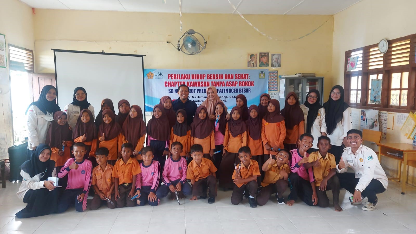 FAKULTAS KEPERAWATAN MEMBERIKAN EDUKASI KESEHATAN TENTANGPERILAKU HIDUP BERSIH DAN SEHAT; CHAPTER KAWASAN TANPA ASAPROKOK DI SEKOLAH BINAAN FAKULTAS KEPERAWATANUNIVERSITAS SYIAH KUALA